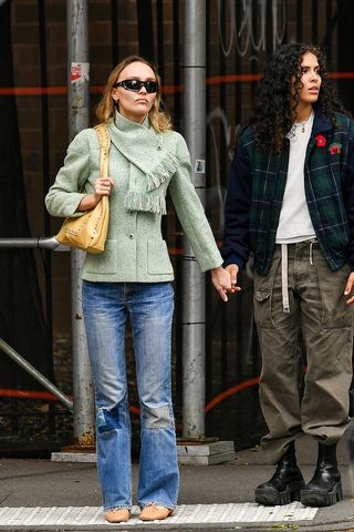scarf-coat-trend-lily-rose-depp-310379-1698958420995-main