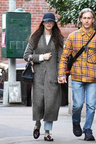 anne-hathaway-cropped-jeans-outfit-310579-1699999072807-image