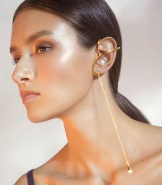 Mam + Gold Ear-Cuff and Chain With Pearl