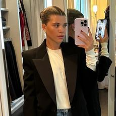 sofia-richie-grainge-straight-leg-jeans-outfit-310886-1701288845448-square