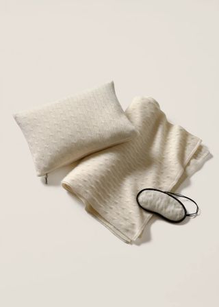 Ralph Lauren Home + Iconic Cable Cashmere Travel Gift Set in Cream