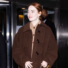 emma-stone-brown-and-camel-outfit-311132-1702076104348-square