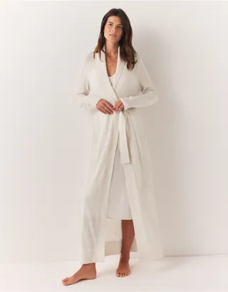 The White Company + Long Shawl Collar Cashmere Robe in Porcelain