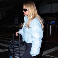 sydney-sweeney-airport-legging-and-puffer-outfit-311268-1702575807627-square