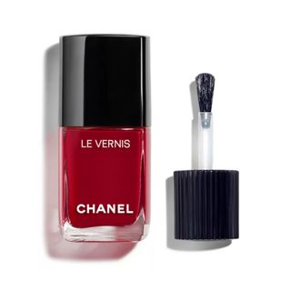 Chanel + Le Vernis Nail Colour in 153 Pompier