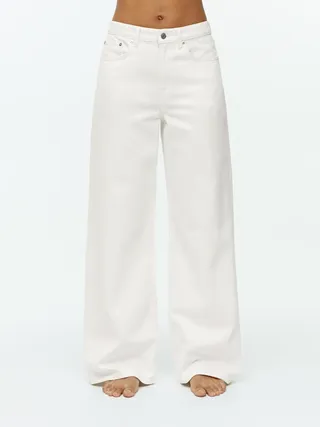 Arket + Cloud Low Loose Jeans in White