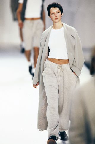 90s-runway-outfit-ideas-311648-1705080356072-image