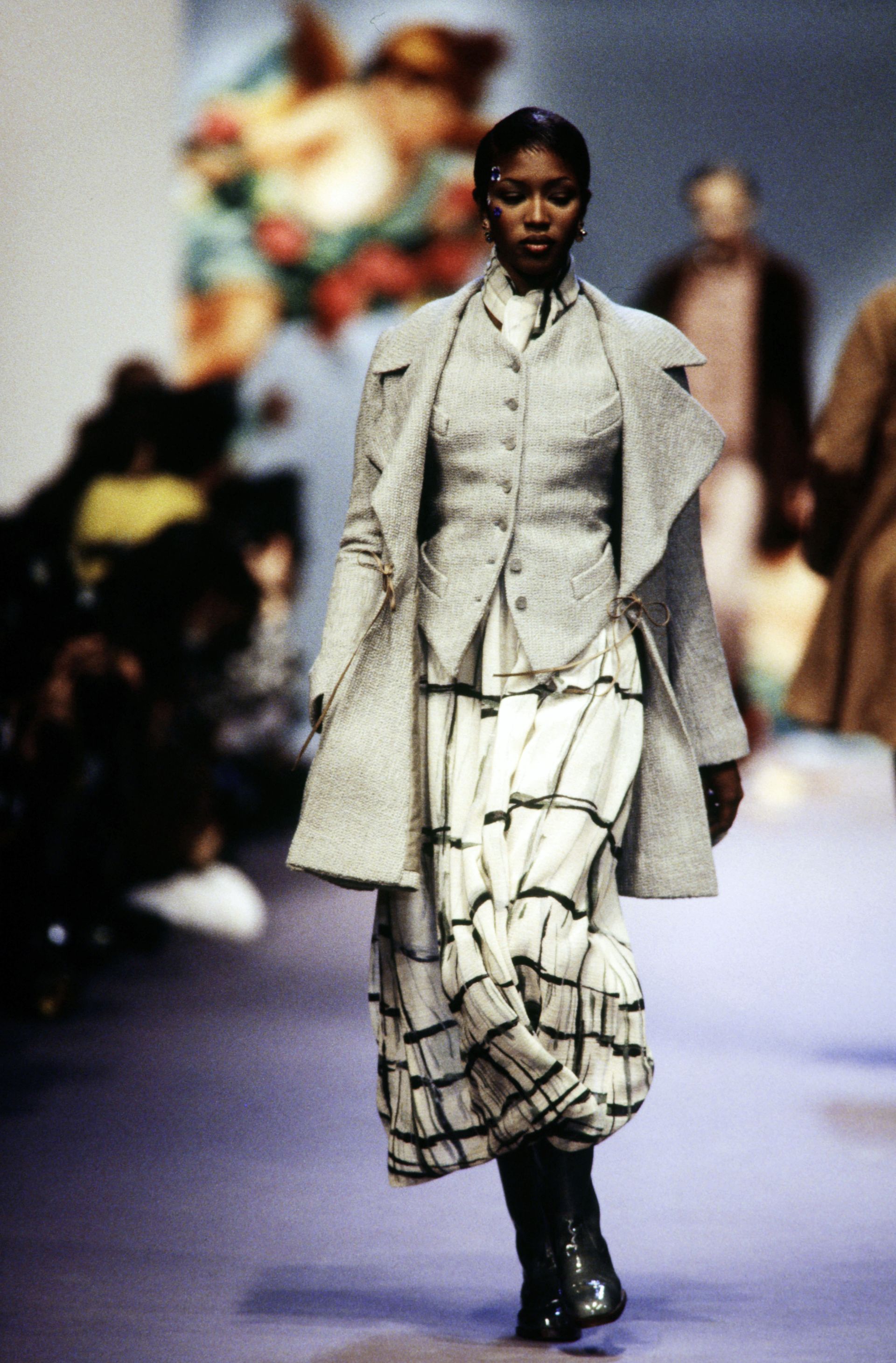 90s-runway-outfit-ideas-311648-1705080400038-image-1920-80.jpg