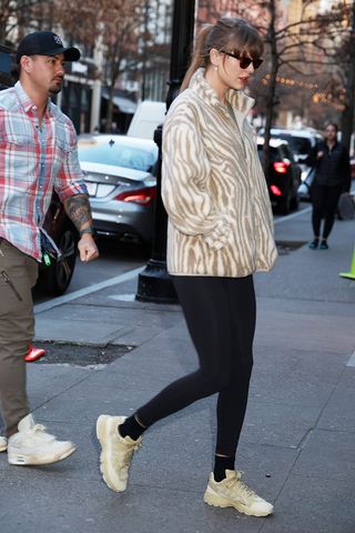 taylor-swift-wearing-leggings-and-sneakers-311651-1705086528879-image
