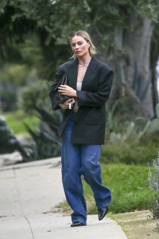 margot-robbie-puddle-jeans-pointed-toe-boots-311732-1705571483301-main