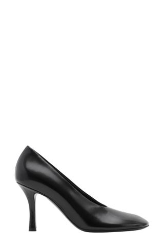 Burberry + Rounded Toe Pump