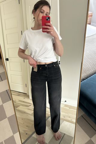 madewell-jeans-try-on-311886-1706392198653-image