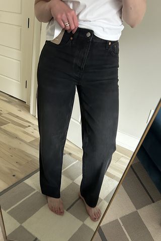 madewell-jeans-try-on-311886-1706392199643-image