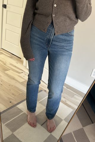 madewell-jeans-try-on-311886-1706392215921-image