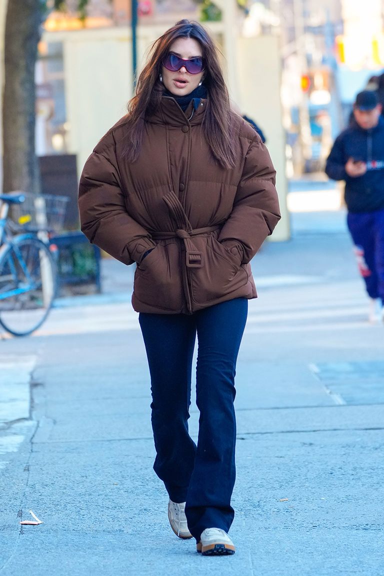 Emily Ratajkowski Wore ALO's Popular Bootcut Leggings Who What Wear