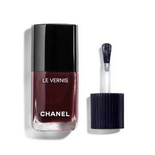 Chanel + Le Vernis Longwear Nail Colour in 155 Rouge Noir