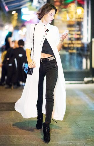 alessandra-ambrosio-wearing-a-white-coat-836540-1475871348