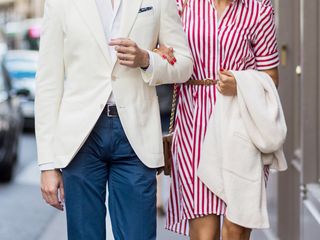 what-to-wear-for-engagement-photos-84988-1510697137902-main