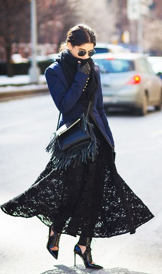 black-fuzzy-coat-street-style-803790-1479499704