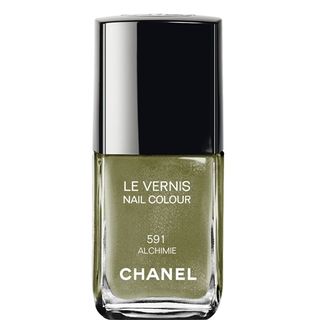 Chanel Le Vernis + Nail Colour