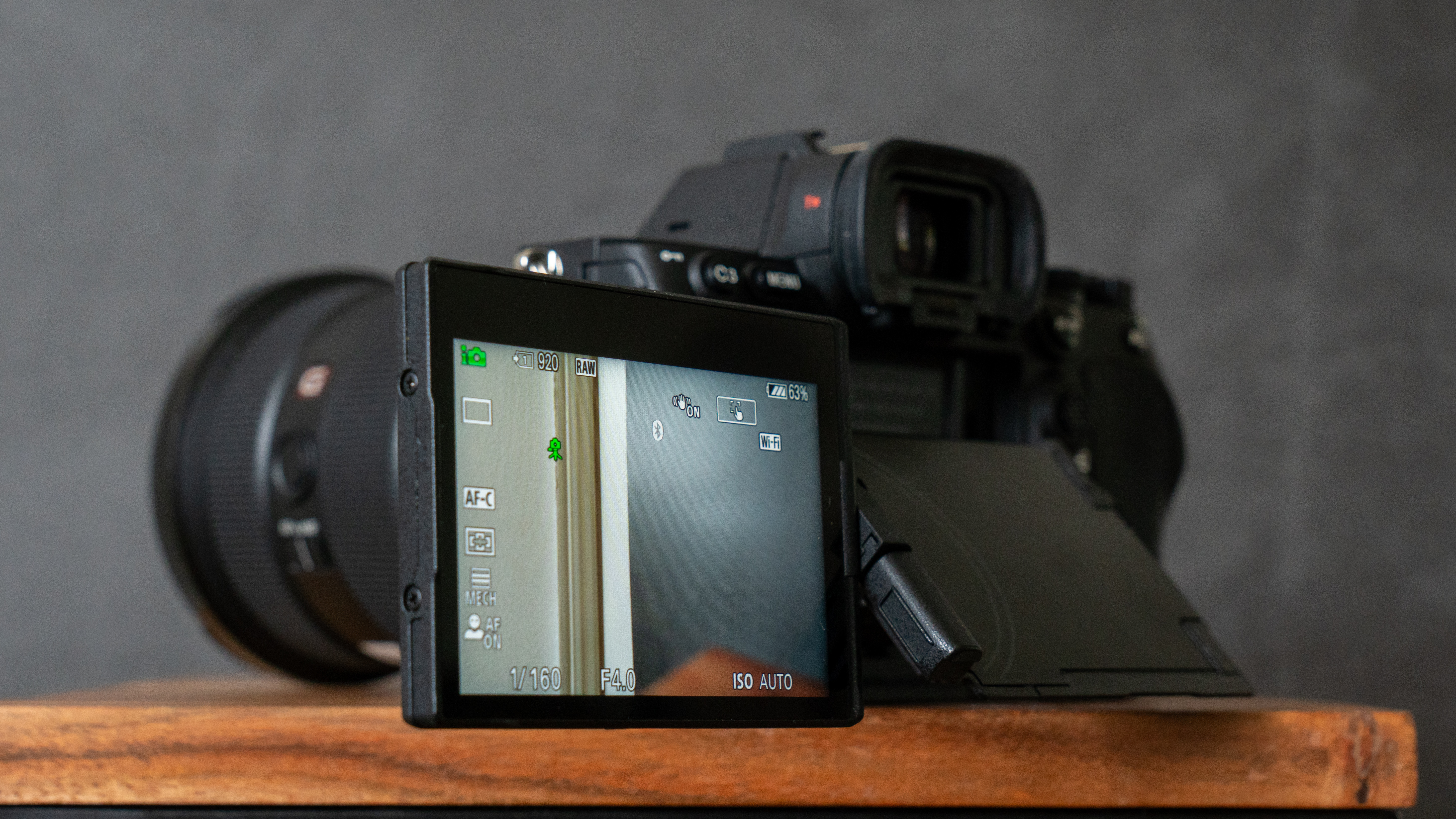 Image of the fully articulating screen on the Sony A7R V