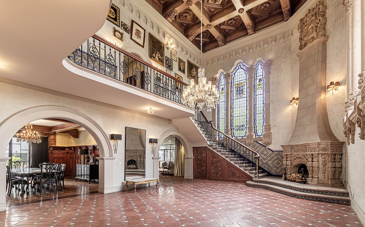 Casa Thiers, in Anzures, an area within Miguel Hidalgo, is a 1949 Spanish-European-style estate in Mexico City