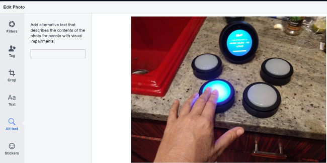 Screenshot: adding alt text to images