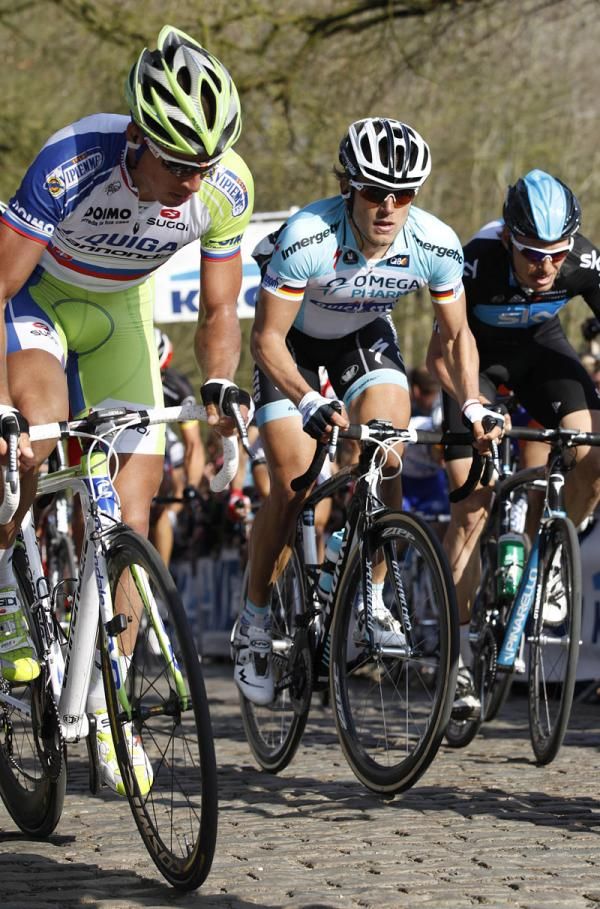 Riders battle up the Kemmelberg in Gent-Wevelgem
