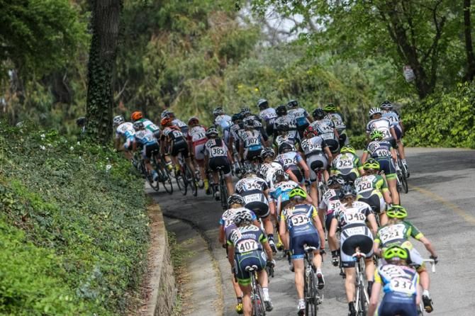 The women hit the first small climb on the Sunset loop.