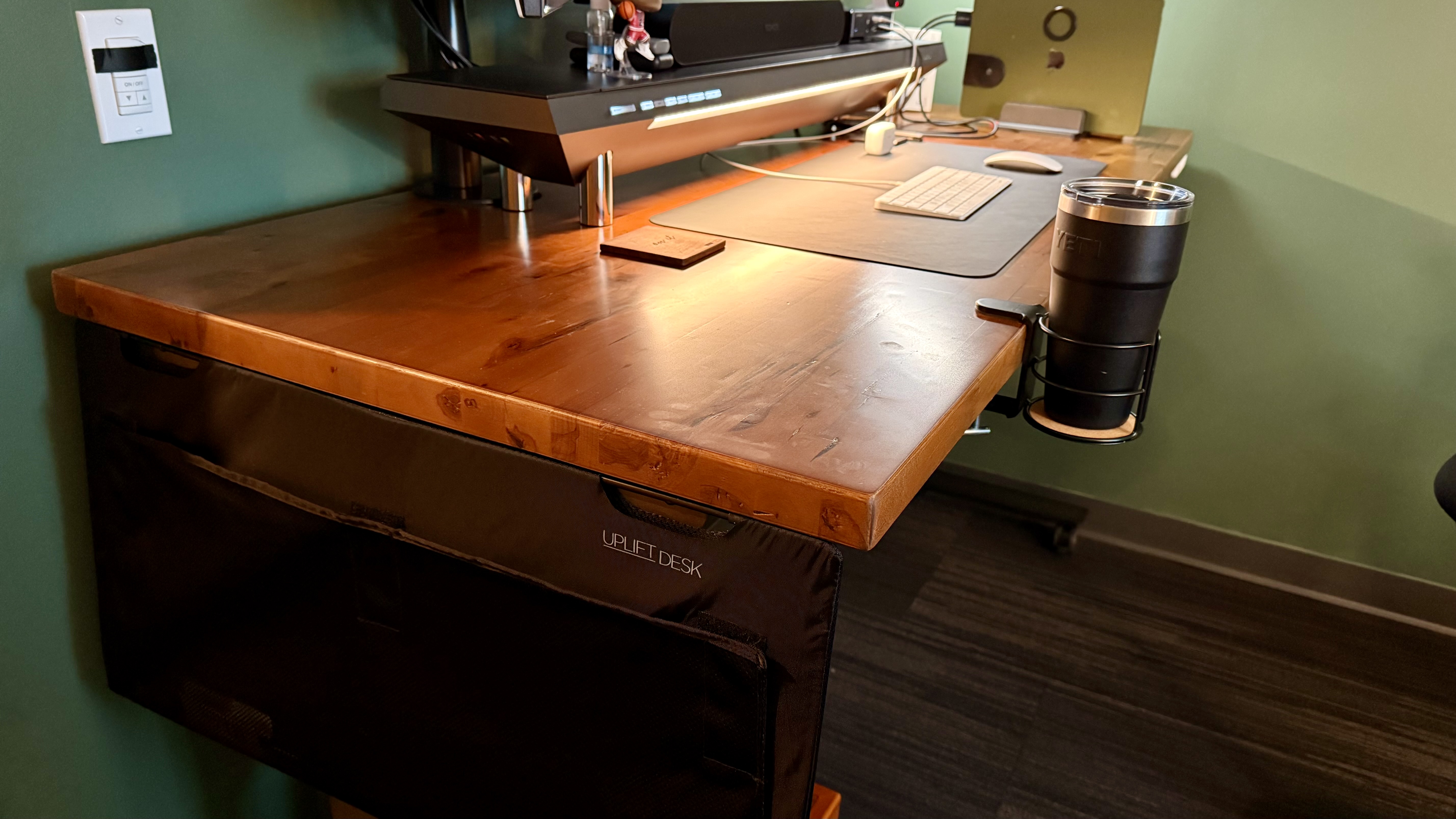 Uplift V2 Commercial 2-Leg Standing Desk