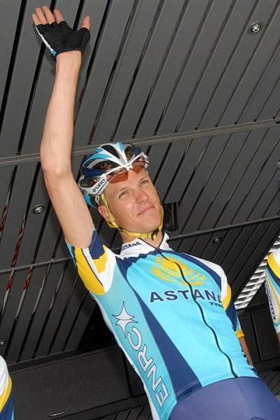 Switzerland's Michael Sch&auml;r (Astana) waves to the crowd.