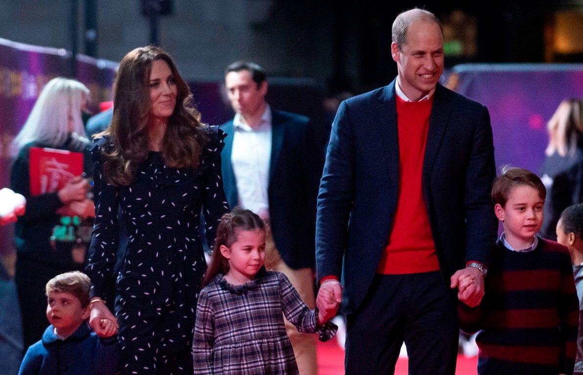 Prince William, Duke of Cambridge, his wife Britain&#039;s Catherine, Duchess of Cambridge, and their children Britain&#039;s Prince George of Cambridge (R), Britain&#039;s Princess Charlotte of Cambridge (3rd L) and Britain&#039;s Prince Louis of Cambridge (L) arrive to attend a special pantomime performance