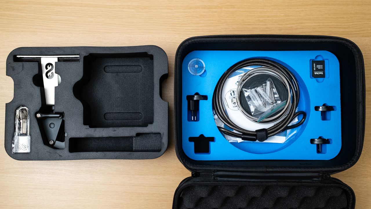 Enlaps Tikee Mini+ inside the kit case