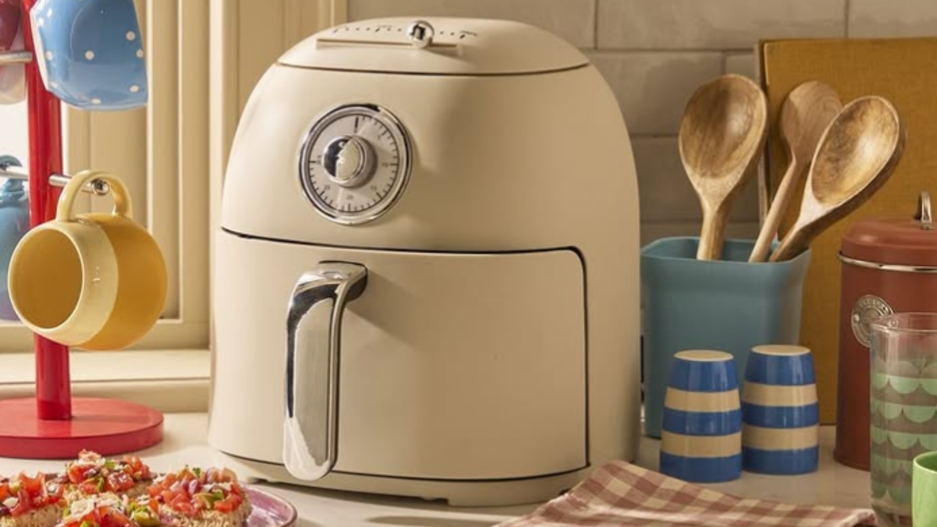 Aldi retro air fryer in cream