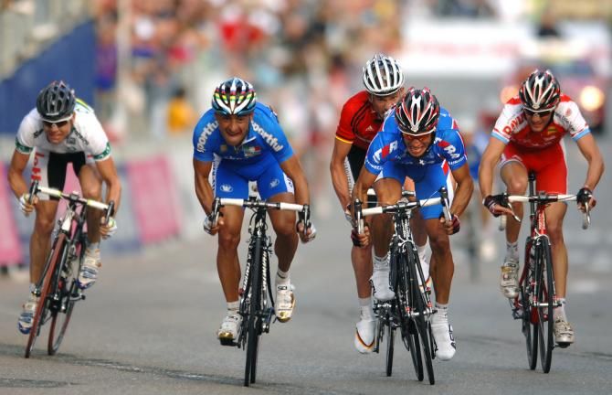 Paolo Bettini (Italy) sprints to the 2007 Worlds win