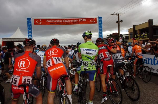 RadioShack at the rear of the peloton for the stage start