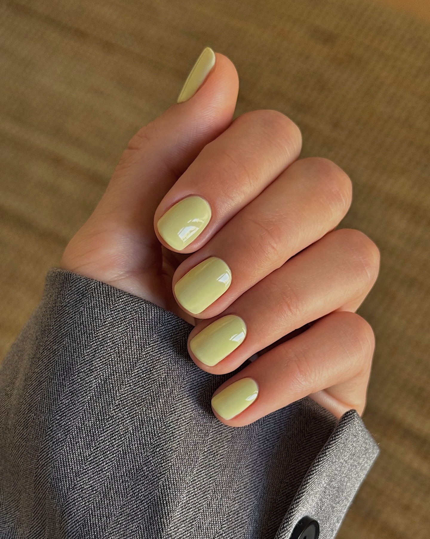 A short, pistachio green manicure