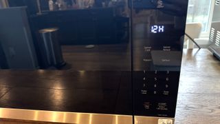 LG NeoChef™ Countertop Microwave with Smart Inverter 0.9 cu. ft. MSER0990S controls