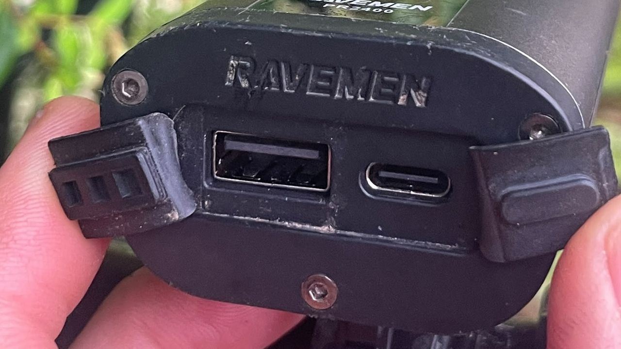 Ravemen PR2400 best budget MTB light