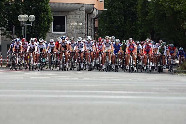 The bunch on the urban, Nurnberg city centre, circuit.