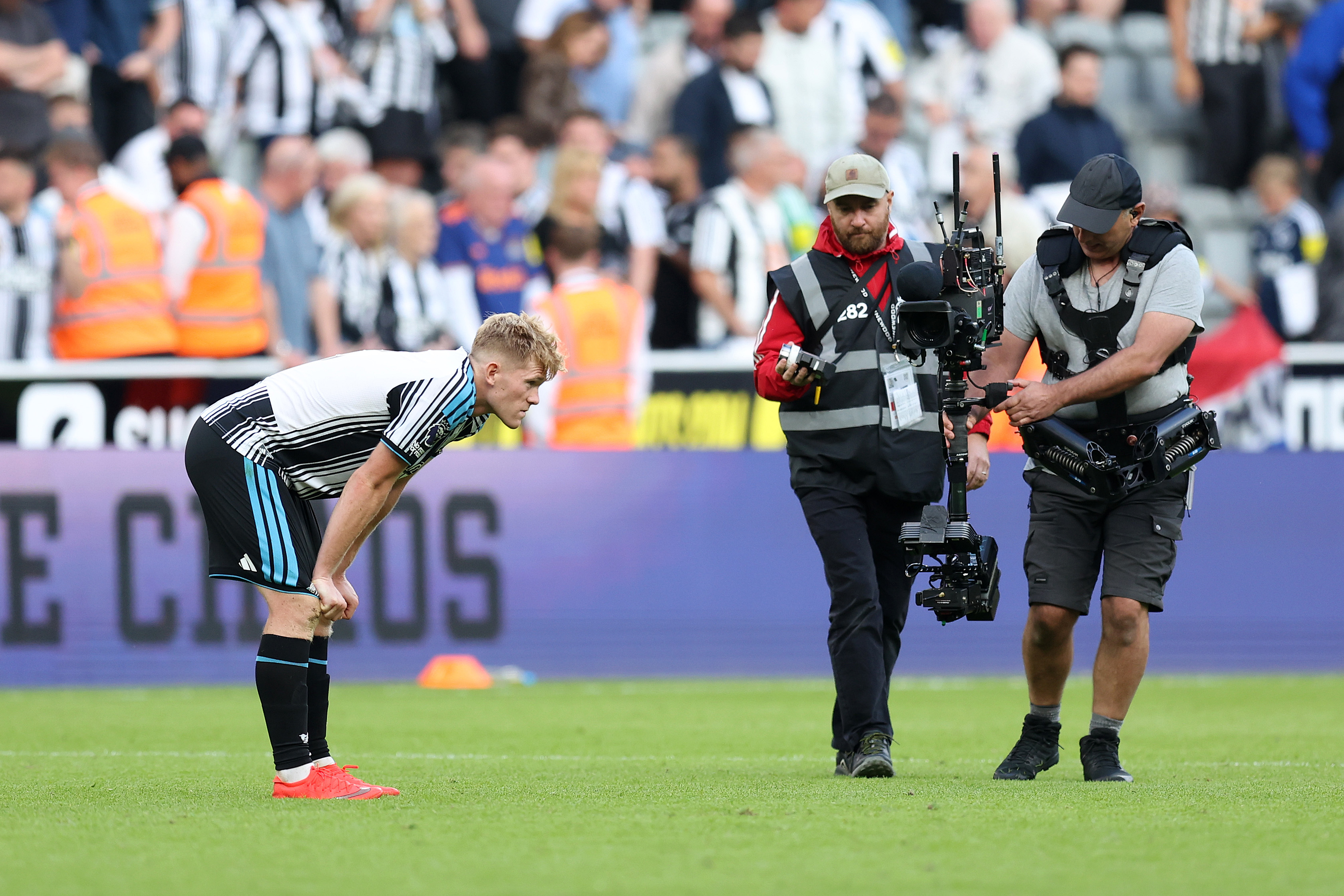 NEWCASTLE UPON TYNE, ENGLAND - AUGUST 23: Lewis Hall of Newcastle United looks dejected after the Premier League 2026/27 match between Newcastle United and Liverpool FC at St James&amp;amp;apos; Park on August 23, 2026 in Newcastle upon Tyne, England. (Photo by George Wood/Getty Images)