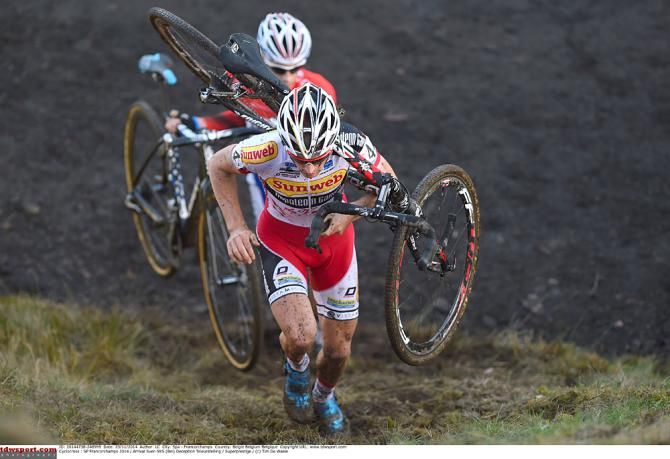 Pauwels leads van der Haar into the run-up