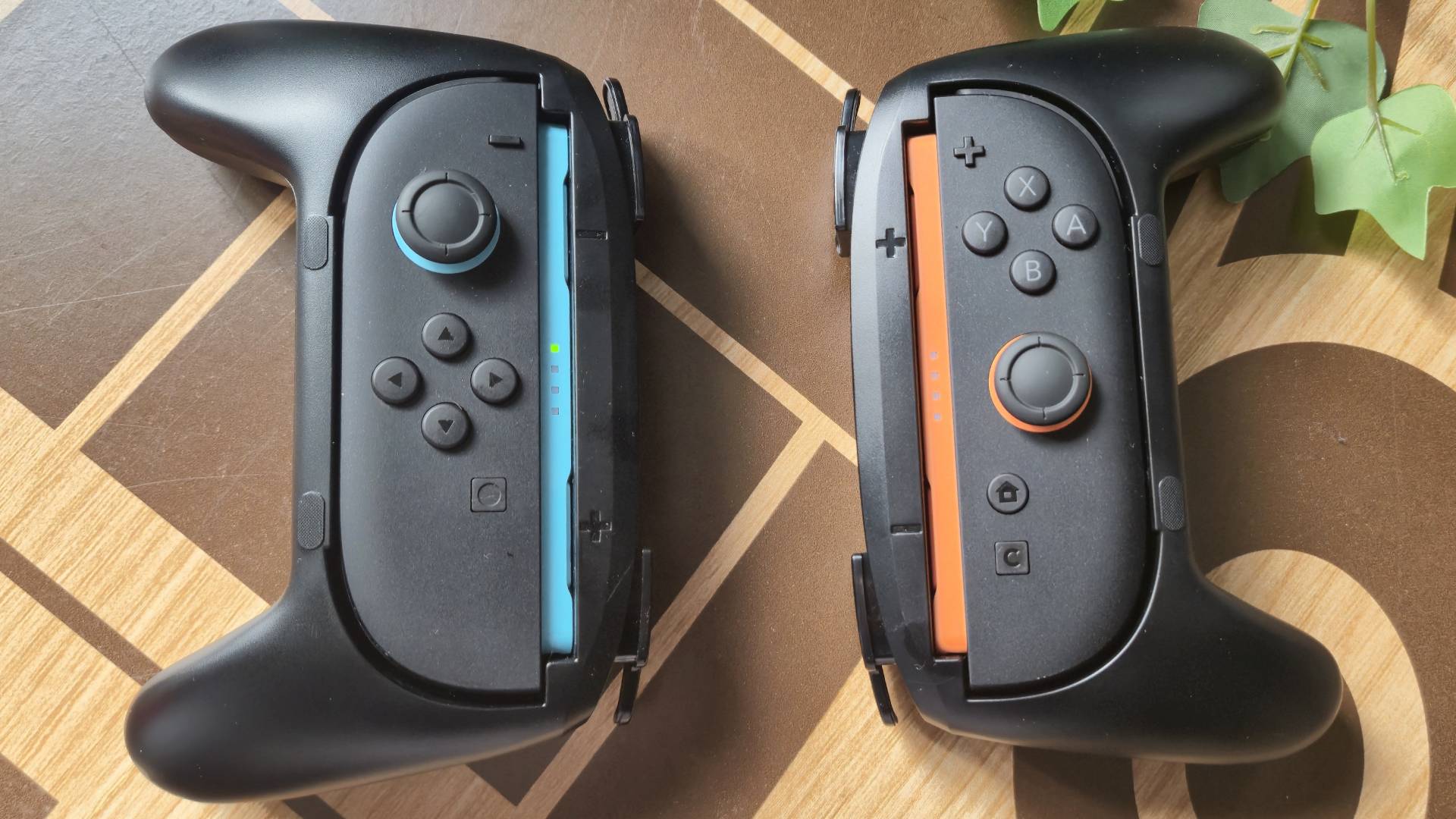 Photo by Rosalie Newcombe of the STEALTH Swith 2 Twin Controller grips.