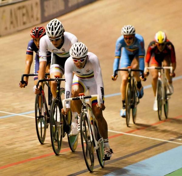 Juan Arango leads during the elimination race.