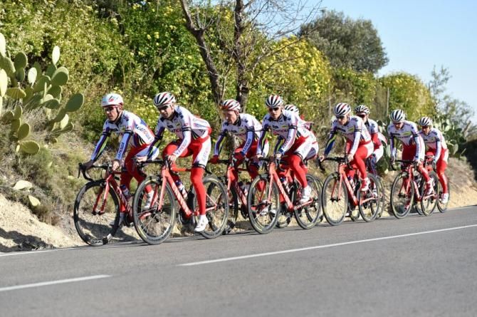 Joaquim Rodriguez leads the bunch