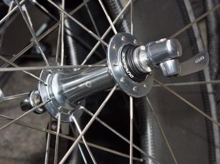 Team Sky apparently obtains bare HED Stinger rims and builds them around Shimano Dura-Ace hubs.