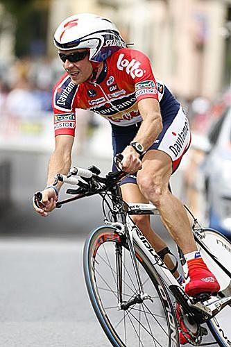 Wim Van Huffel (Davitamon-Lotto) comes around the last bend