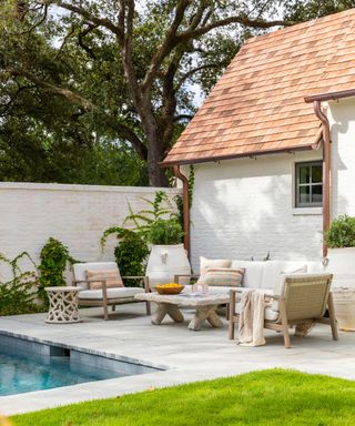 Poolside outdooring living room