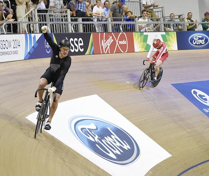 Sam Webster defeates the Olympic champion Jason Kenny in the Commonwealth Games sprint