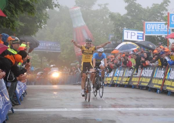 Constantino Zaballa (Miche - Guerciotti) wins the final stage ahead of race leader Javier Moreno (Caja Rural) but was unable to wrest away the leader's jersey.